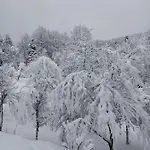 Mala Kuca * Vele Drage