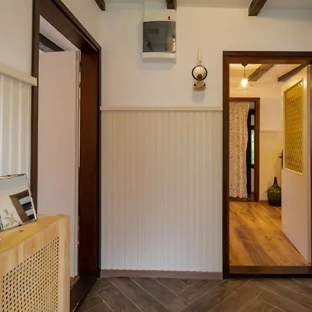 Mala Kuca * Vele Drage