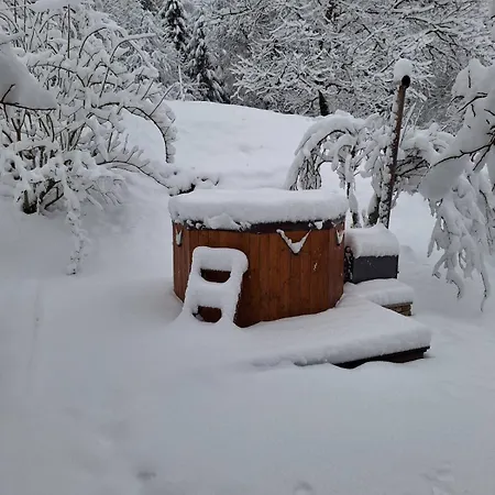 Mala Kuca * Vele Drage