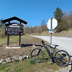Mala Kuca *