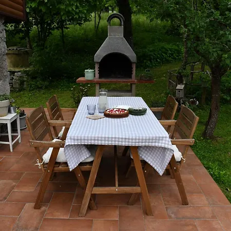 Mala Kuca Vele Drage