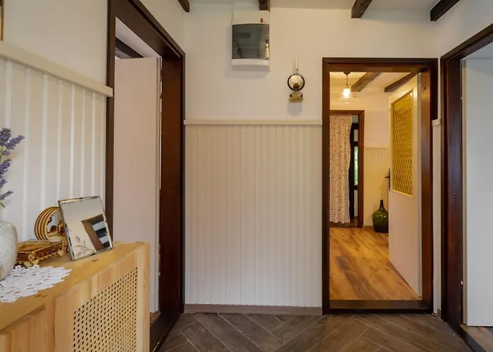 Mala Kuca * Vele Drage