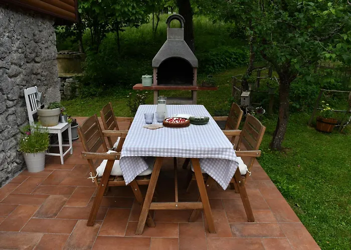 Mala Kuca Vele Drage